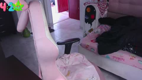 111lucygrim111 online show from February 26, 5:10 pm