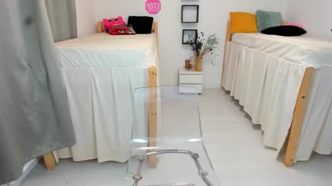 18perfecttits online show from December 14, 4:41 am