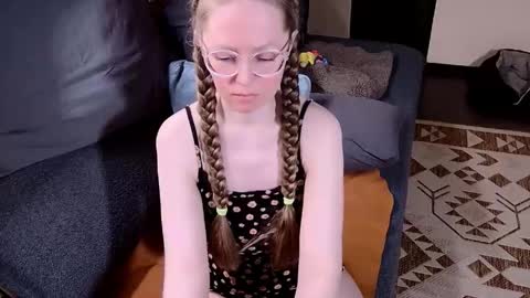    online show from May 25, 11:38 am