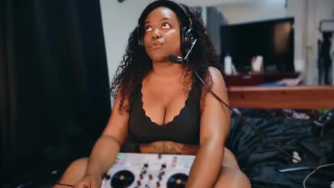 Lillycakes online show from September 14, 2:25 am