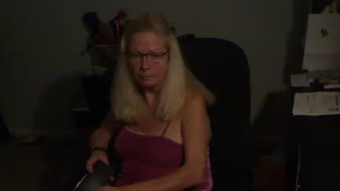 Snapshot of 1xtrahornyone chatting on October 16, 2:55 am Susan online show from October 16, 2:55 am