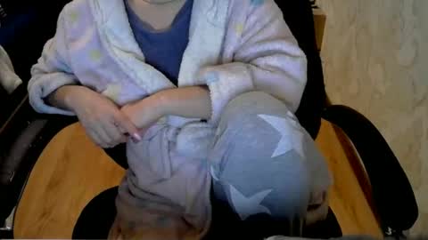 1your_hot_girls online show from December 7, 7:16 pm