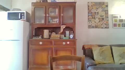 22esserre online show from December 18, 12:22 pm