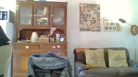 22esserre online show from January 3, 12:51 pm