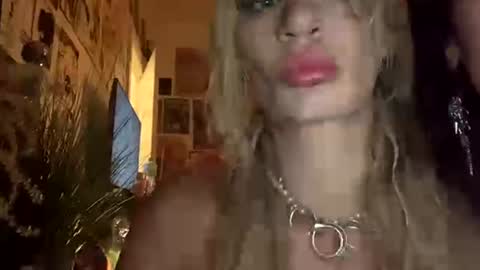 2girls1vibe online show from August 2, 12:34 am