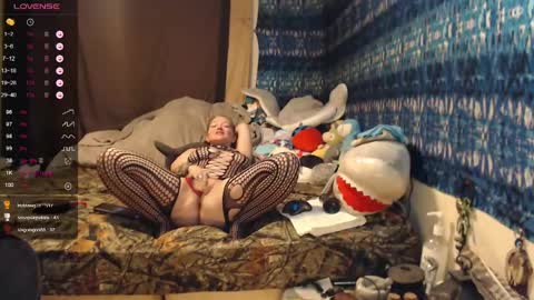 420stonerchick online show from April 23, 12:40 pm