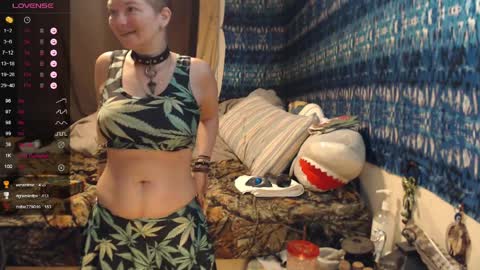 420stonerchick online show from March 27, 12:39 pm