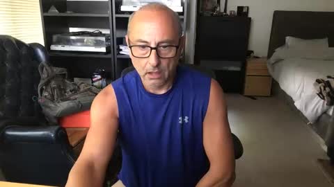 daddy vegas  for single women and couples here online show from March 28, 7:59 pm