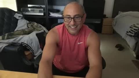 daddy vegas  for single women and couples here online show from March 29, 10:55 pm