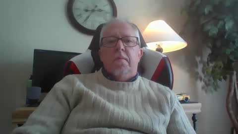 Snapshot of 72funguy71 chatting on December 13, 7:32 pm 72funguy71 online show from December 13, 7:32 pm