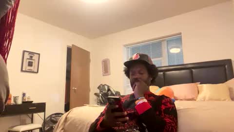 NoFaceNoCase online show from April 8, 1:41 am