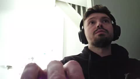 8inchdude93 online show from April 25, 3:09 pm