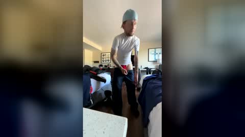 8over6 online show from April 11, 5:39 pm