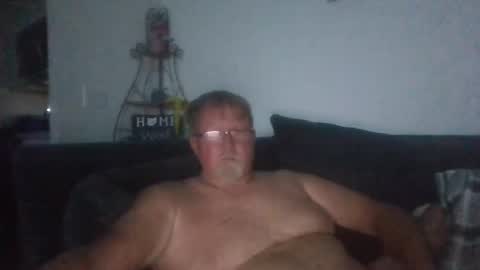 Snapshot of 9gecko696969 chatting on October 19, 9:14 am 9gecko696969 online show from October 19, 9:14 am