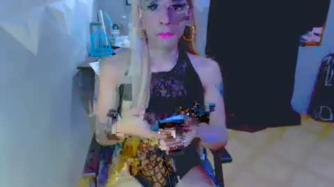 9inbigselfsuck3r online show from May 5, 11:43 pm