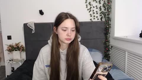 EMILY AND  MARCUS online show from September 16, 2:13 am