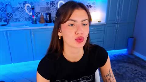 Snapshot of _a_n_n_y_ chatting on September 11, 9:49 pm Willow online show from September 11, 9:49 pm