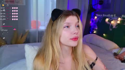 Snapshot of _aleksa chatting on October 31, 7:20 am Alexa online show from October 31, 7:20 am