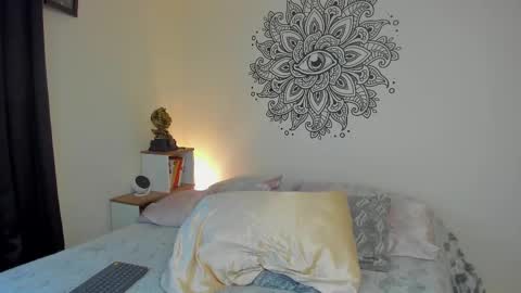 Snapshot of _alicelewis chatting on March 3, 10:42 pm Alice online show from March 3, 10:42 pm