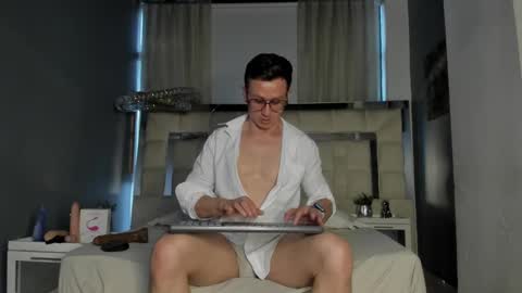 Andrew online show from December 3, 7:39 pm