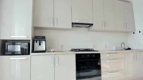 Anna online show from March 22, 1:48 pm