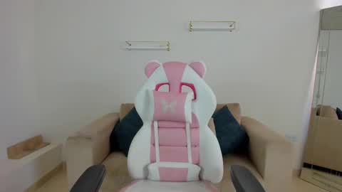    online show from November 4, 1:34 pm