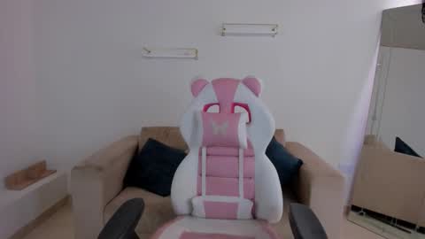    online show from December 1, 4:16 pm