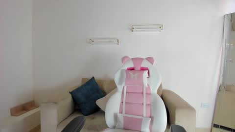    online show from October 20, 12:10 pm