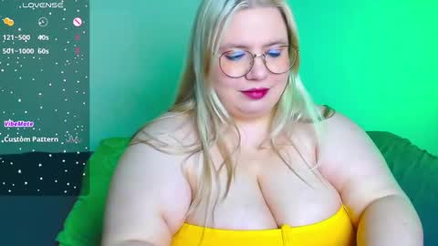 _ariaakashi_ online show from February 17, 8:19 am