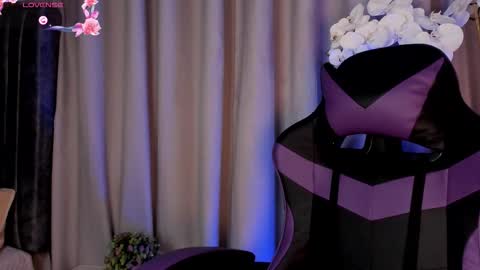   online show from December 18, 1:28 pm