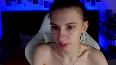 _ash_leyy_ online show from November 14, 1:52 am