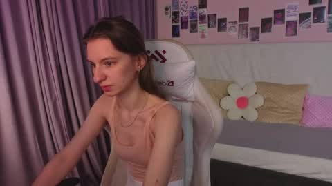 _ash_leyy_ online show from May 13, 1:26 am