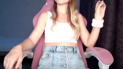 Snapshot of _ashley_blond_ chatting on October 19, 9:19 pm Ashlee Bond online show from October 19, 9:19 pm