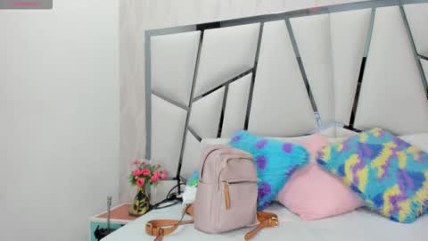 Aura online show from January 8, 3:12 am