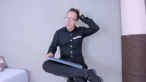 _axelking_ online show from November 10, 11:46 am