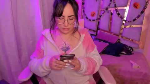 Snapshot of _briigite chatting on October 18, 9:24 am Angie  Independent model online show from October 18, 9:24 am