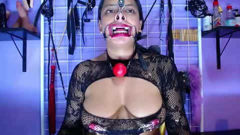 Bella online show from April 15, 7:58 pm