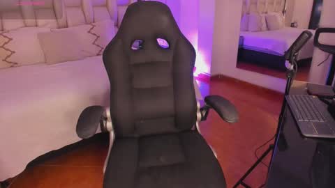     online show from September 26, 10:18 pm