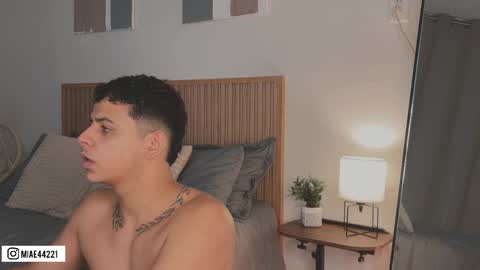 Emma and Tonny online show from April 4, 3:08 pm