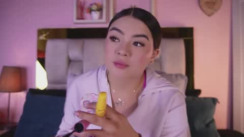 Isabella online show from June 5, 12:10 pm