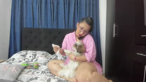 Emma online show from January 3, 7:07 pm