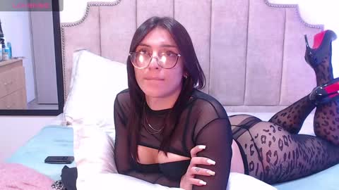 Snapshot of _ericavanderhill_ chatting on February 25, 10:31 pm  Erica Vanderhill  online show from February 25, 10:31 pm