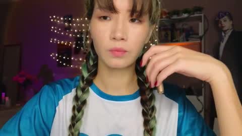 EveEva online show from November 19, 10:30 pm