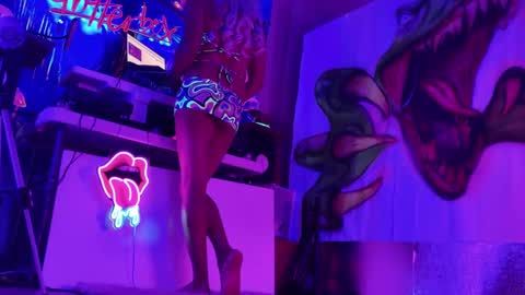 GlitterBox online show from January 20, 7:57 pm