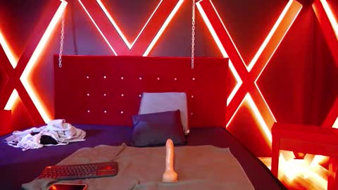 Isa online show from December 3, 6:19 pm