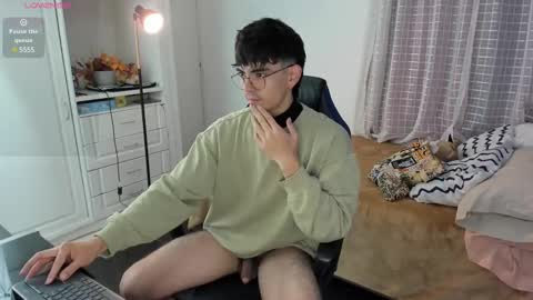 Snapshot of _jamesboy chatting on March 1, 12:28 am James online show from March 1, 12:28 am