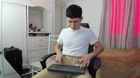 James online show from April 18, 7:58 pm