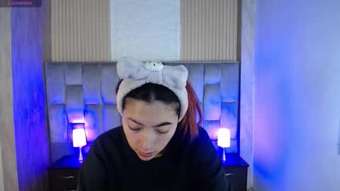 Mia online show from November 3, 2:07 pm