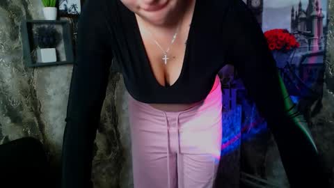 Snapshot of _julianaini_ chatting on October 4, 5:00 pm Jolia online show from October 4, 5:00 pm