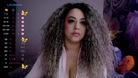 _just_a_queen_3 online show from February 24, 6:15 pm